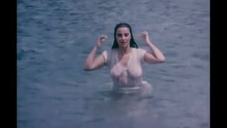 Turns naughty in steamy sex tape  Türkiye ünlüsü sıcak seks kasetinde azgın hale geliyor